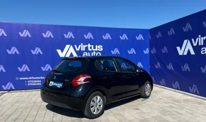 Peugeot 208  - 2012