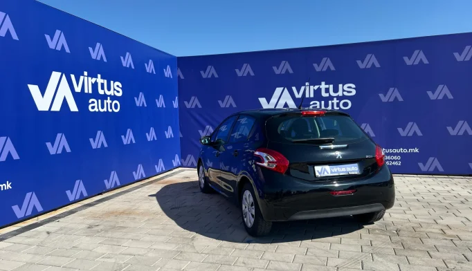 Peugeot 208  - 2012