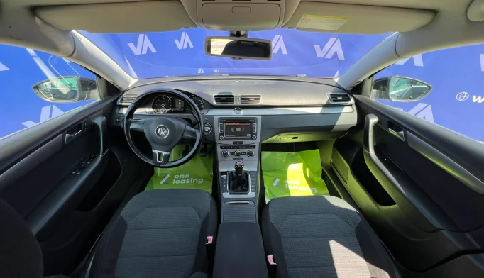 Volkswagen Passat  - 2011
