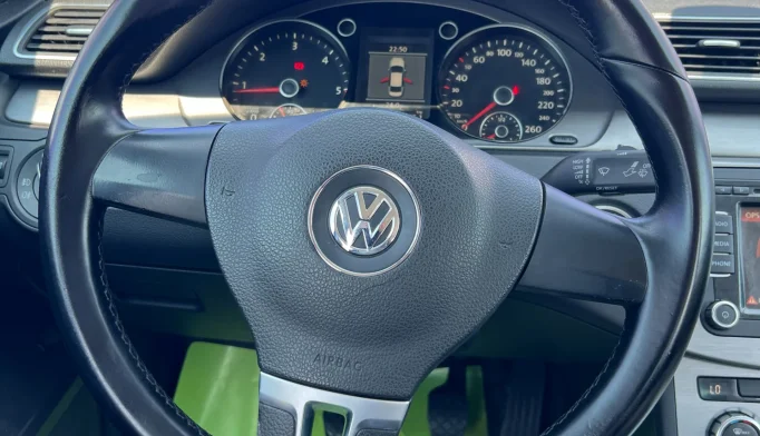 Volkswagen Passat  - 2011