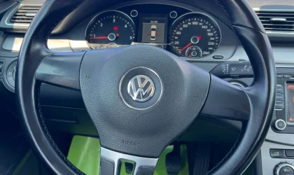 Volkswagen Passat  - 2011