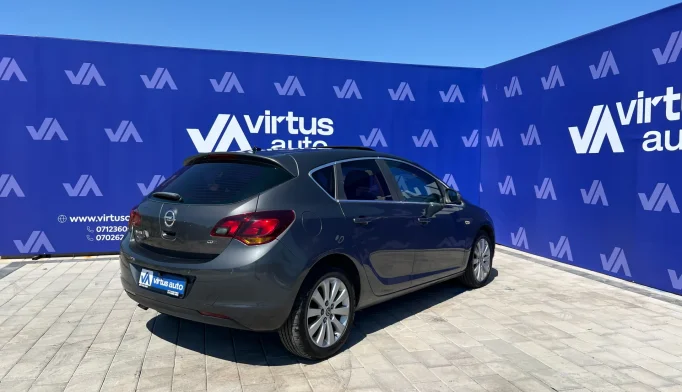 Opel Astra  - 2010
