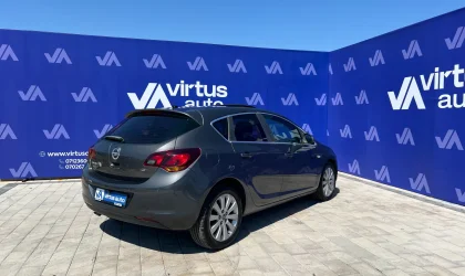 Opel Astra  - 2010
