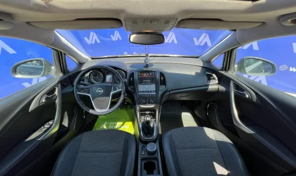 Opel Astra  - 2010