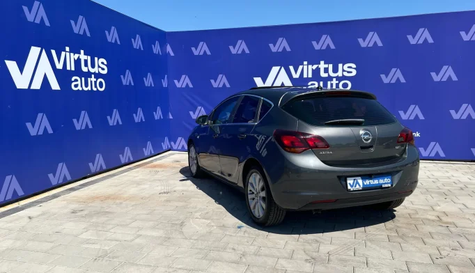 Opel Astra  - 2010