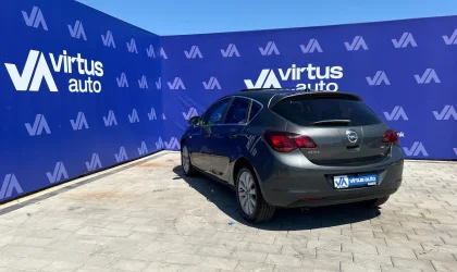Opel Astra  - 2010