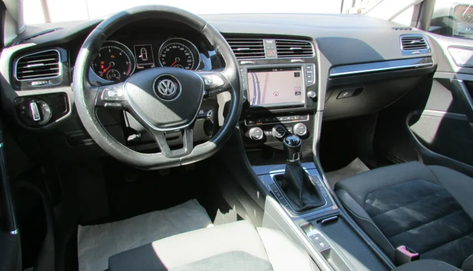 Volkswagen Golf  - 2013