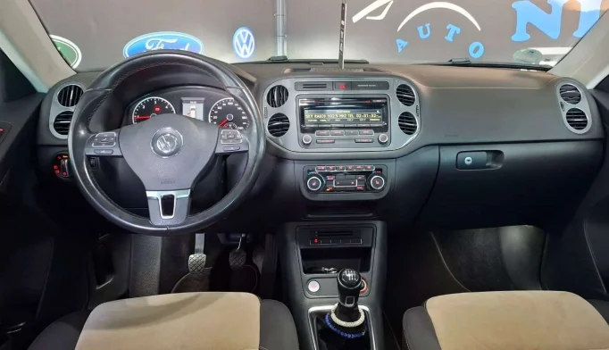 Volkswagen Tiguan  - 2012