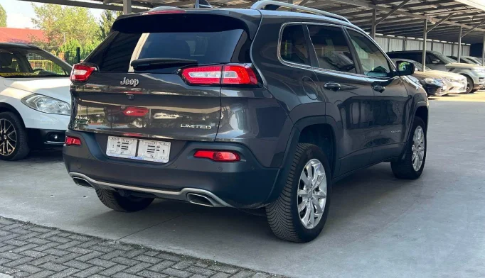 Jeep Cherokee  - 2015
