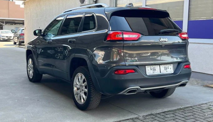 Jeep Cherokee  - 2015
