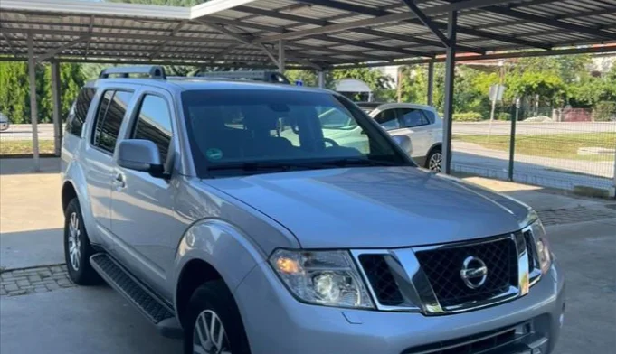 Nissan Pathfinder  - 2011