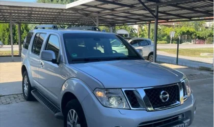 Nissan Pathfinder  - 2011