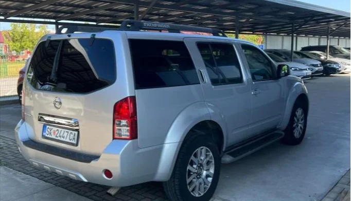 Nissan Pathfinder  - 2011