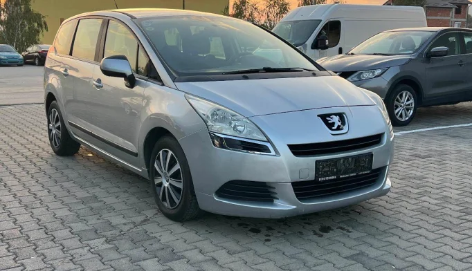 Peugeot 5008  - 2011