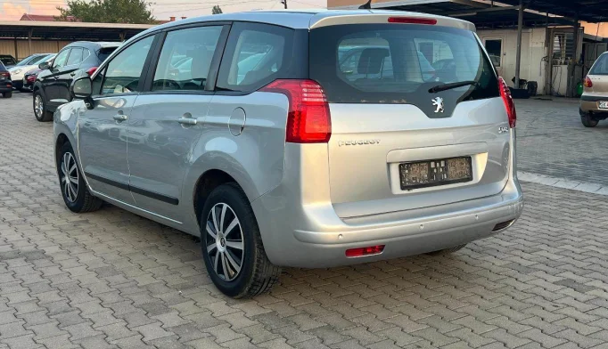 Peugeot 5008  - 2011