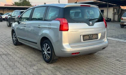 Peugeot 5008  - 2011