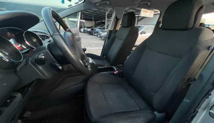 Peugeot 5008  - 2011