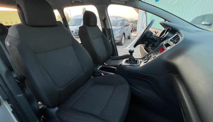 Peugeot 5008  - 2011