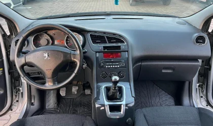 Peugeot 5008  - 2011