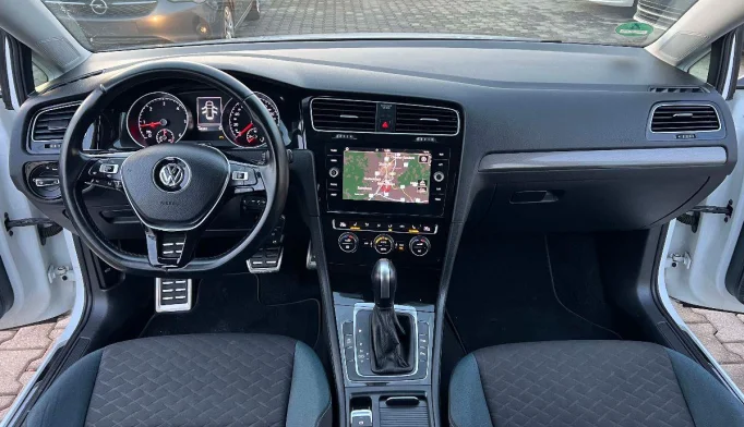Volkswagen Golf  - 2020