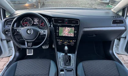 Volkswagen Golf  - 2020