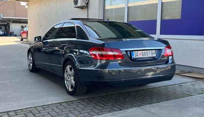 Mercedes-Benz E-Class  - 2009