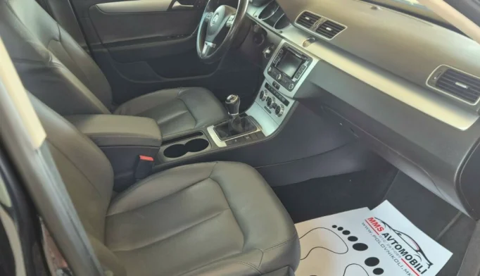 Volkswagen Passat  - 2013