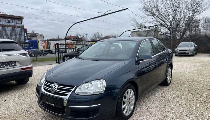 Volkswagen Jetta  - 2010