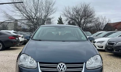 Volkswagen Jetta  - 2010