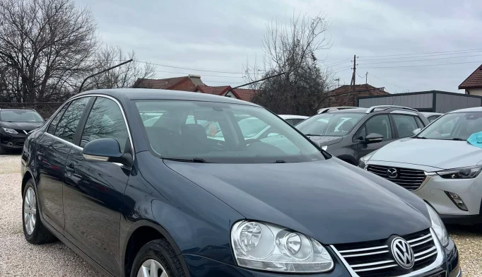 Volkswagen Jetta  - 2010