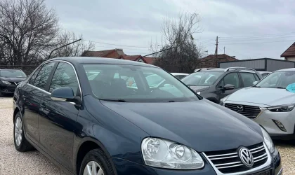 Volkswagen Jetta  - 2010