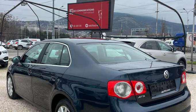 Volkswagen Jetta  - 2010