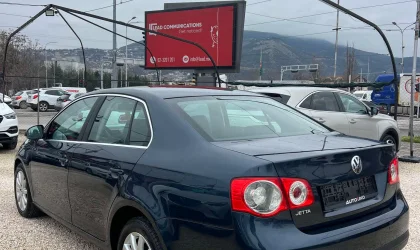 Volkswagen Jetta  - 2010