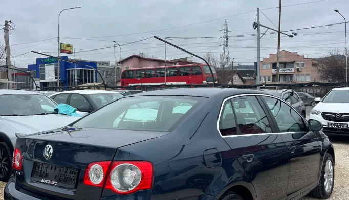 Volkswagen Jetta  - 2010