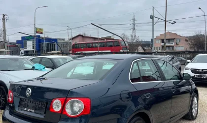 Volkswagen Jetta  - 2010