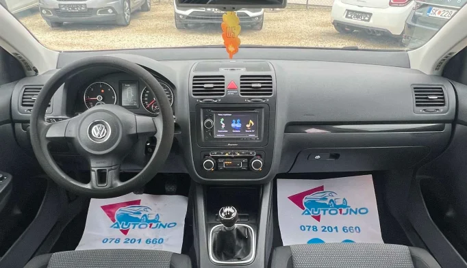 Volkswagen Jetta  - 2010