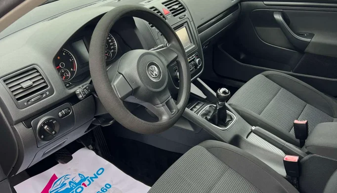 Volkswagen Jetta  - 2010