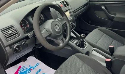Volkswagen Jetta  - 2010