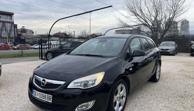 Opel Astra  - 2011