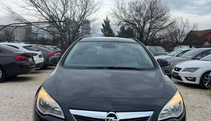 Opel Astra  - 2011