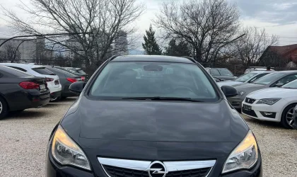 Opel Astra  - 2011
