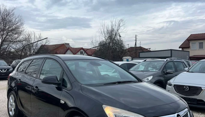 Opel Astra  - 2011
