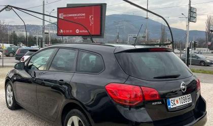 Opel Astra  - 2011