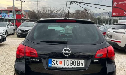 Opel Astra  - 2011