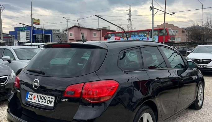 Opel Astra  - 2011