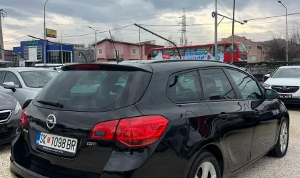 Opel Astra  - 2011