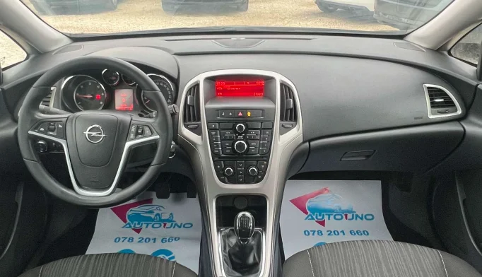 Opel Astra  - 2011