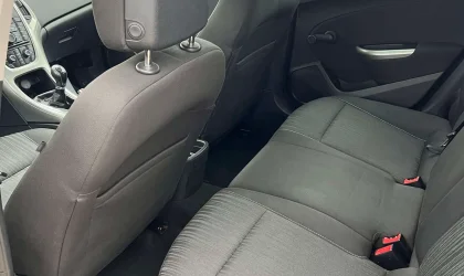 Opel Astra  - 2011