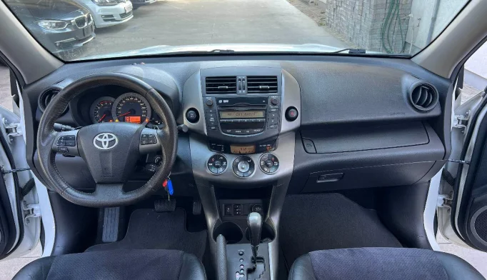 Toyota RAV4  - 2010
