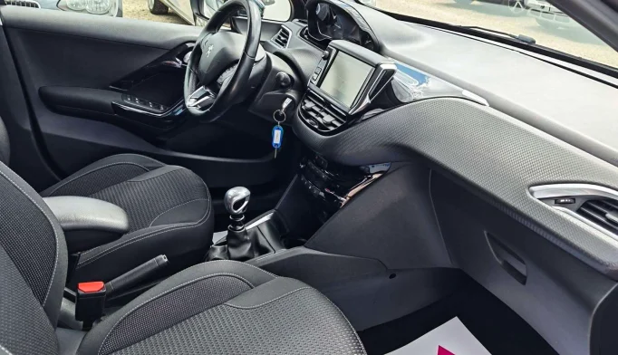 Peugeot 208  - 2019